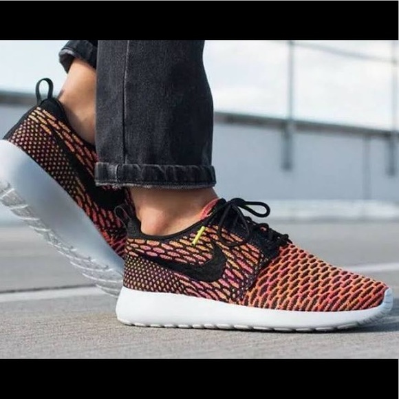 Nike Shoes - Nike Roshes